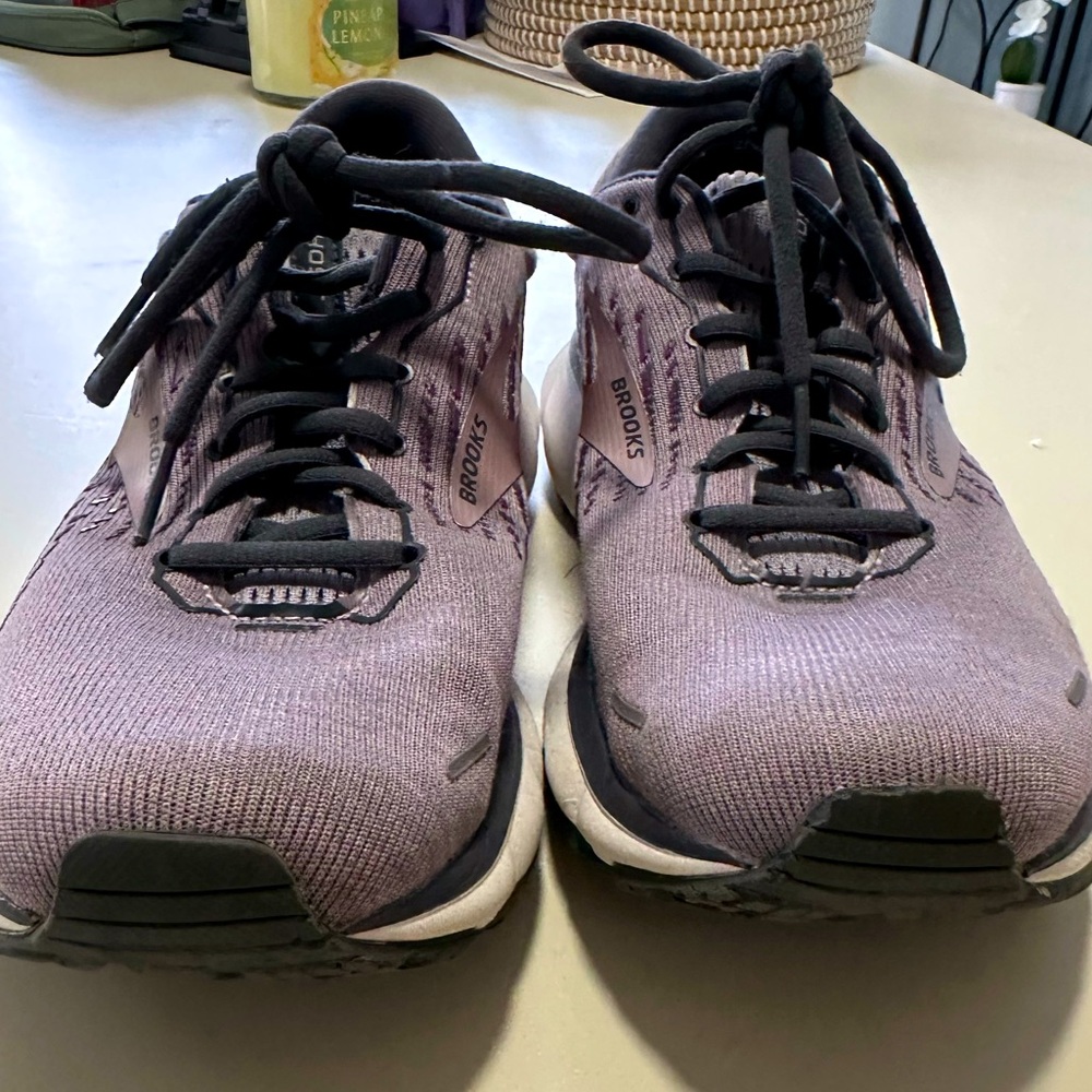 Brooks women’s athletic shoes Ghost 13 9 1/2